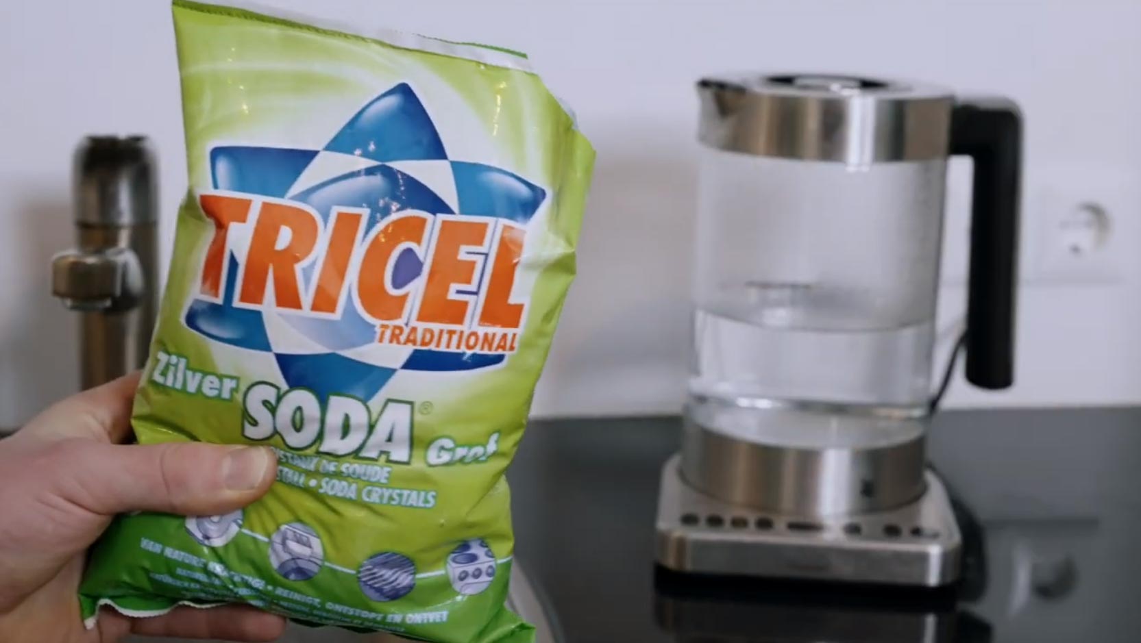 waterkoker ontkalken met soda